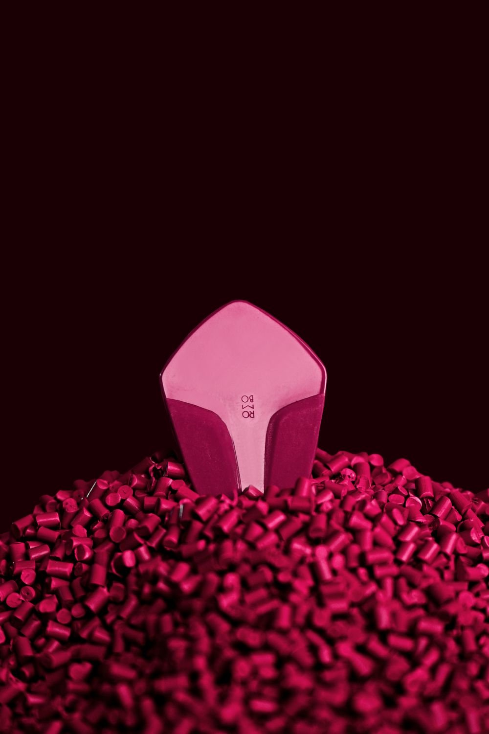 Colored plastic resin pellets for TiO2 masterbatch and compounding